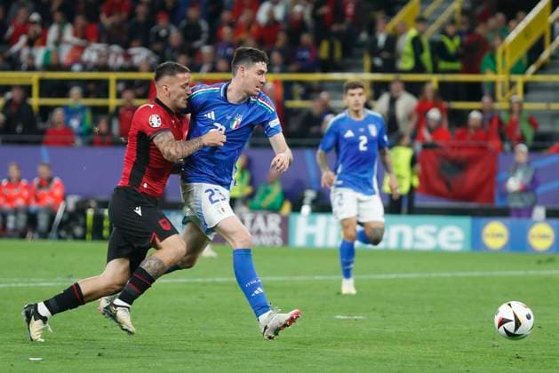 Italy v Albania UEFA EURO, EM, Europameisterschaft,Fussball 2024 Group B Rey Manaj of Albania and Alessandro Bastoni of Italy in action during the UEFA Euro 2024 Group B match between Italy and Albania at Signal Iduna Park, Dortmund Copyright: xPaulxChestertonx FIL-20282-0215 UK Newspapers OUT