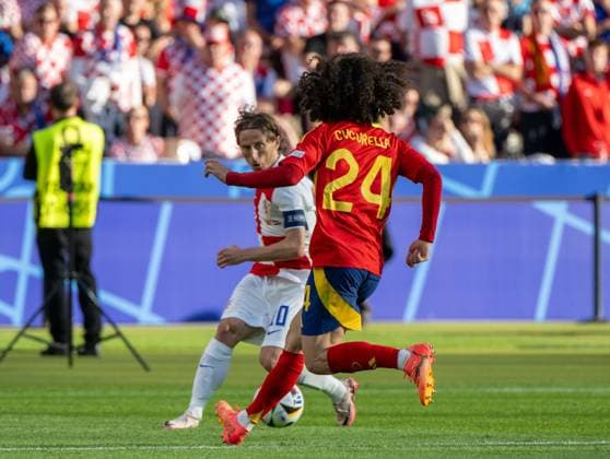 Fussball, Herren, Saison 2023 24, UEFA EURO, EM, Europameisterschaft,Fussball 20204, Gruppe B (1. Spieltag) in Berlin, Spanien - Kroatien, v. l. Luka Modric (Kroatien), Marc Cucurella (Spanien), 15.06. 2024, Copyright: xMatthiasxKochx