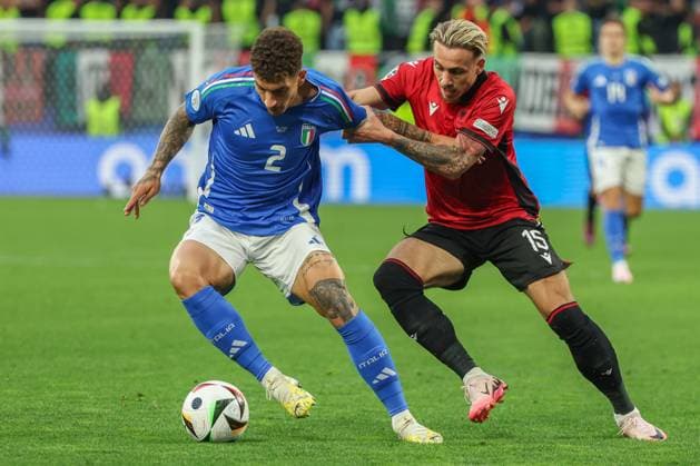 EM 2024: Italien - Albanien am 15.06.2024 im Signal Iduna Park in Dortmund Giovanni Di Lorenzo (Italien 2) gegen Taulan Sulejmanov Seferi (Albanien 15)