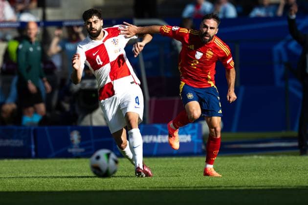 (240616) -- BERLIN, June 16, 2024 -- Josko Gvardiol (L) of Croatia vies with Daniel Carvajal Ramos of Spain during the UEFA EURO, EM, Europameisterschaft,Fussball 2024 Group B match between Spain and Croatia in Berlin, Germany on June 15, 2024. ) (SP)GERMANY-BERLIN-FOOTBALL-EURO 2024-SPAIN VS CROATIA XiaoxYijiu 