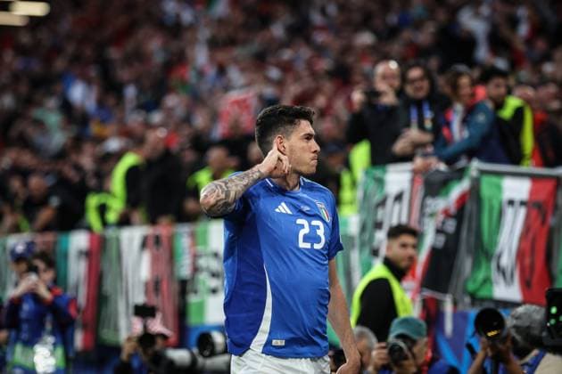 Sport Bilder des Tages (240616) -- DORTMUND, June 16, 2024 -- Alessandro Bastoni of Italy celebrates scoring during the UEFA EURO, EM, Europameisterschaft,Fussball 2024 Group B match between Italy and Albania in Dortmund, Germany on June 15, 2024. ) (SP)GERMANY-DORTMUND-FOOTBALL-EURO 2024-ITALY VS ALBANIA PanxYulong 