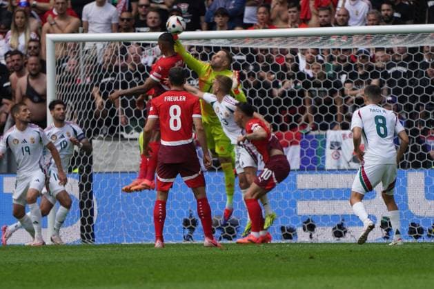 Fussball, UEFA EURO, EM, Europameisterschaft,Fussball 2024, EM 2024, Gruppenphase, Gruppe A, Ungarn-Schweiz Köln Stadion peter Gulacsi Ungarn, Manuel Akanji, RemoFreuler, Schweiz