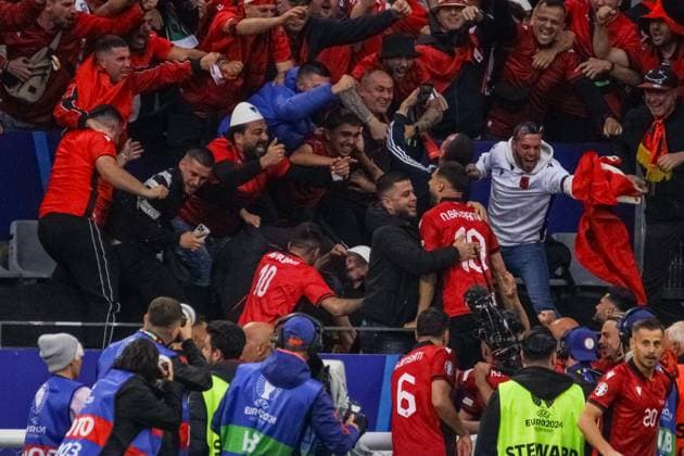 DORTMUND 15.06.2024 MECZ I RUNDA GRUPA B MISTRZOSTW EUROPY 2024: WLOCHY - ALBANIA --- FIRST ROUND GROUP B UEFA EURO, EM, Europameisterschaft,Fussball 2024 MATCH ITALY-ALBANIA IN DORTMUND AT SIGNAL IDUNA ARENA NZ NEDIM BAJRAMI KIBICE RADOSC PO GOLU CELEBRATION AFTER GOAL FOT. JACEK STANISLAWEK 400mm.pl NEWSPIX.PL --- Newspix.pl  STA15062024_1 (24)