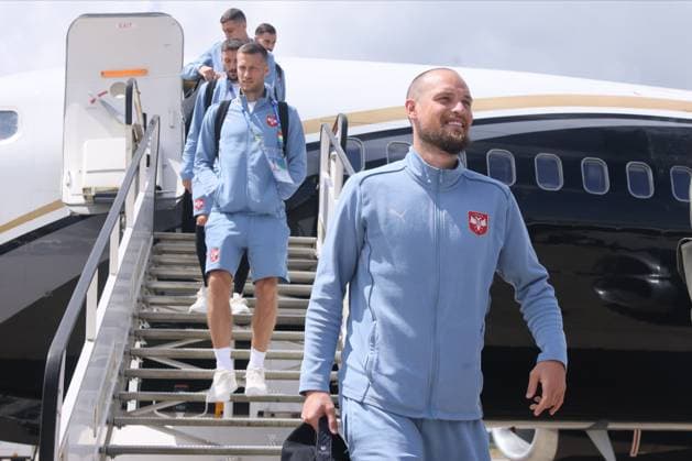 SERBIA FOOTBALL TEAM PREDRAG RAJKOVIC golman fudbaler reprezentacije Srbije dolazak pred utakmicu UEFA Evropskog prvenstva 2024 godine protiv Engleske aerodrom Minster Osnabrik, Minster 15.06.2024. godine Foto: Fudbal, Reprezentacija, Srbija, UEFA Evropsko prvenstvo, EURO 2024FOOTBALL, SERBIA, UEFA European Championship, EM, Europameisterschaft EURO 2024 Muenster Muenster Osnabrueck airport Germany Copyright: xMarkoxMetlas xMNxPressx