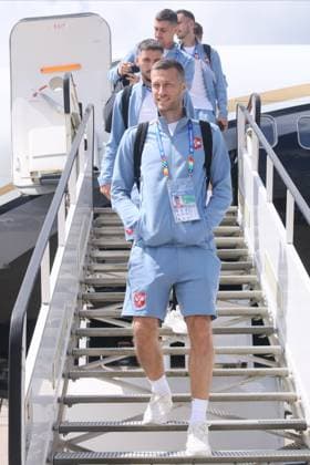 SERBIA FOOTBALL TEAM UROS SPAJIC fudbaler reprezentacije Srbije dolazak pred utakmicu UEFA Evropskog prvenstva 2024 godine protiv Engleske aerodrom Minster Osnabrik, Minster 15.06.2024. godine Foto: Fudbal, Reprezentacija, Srbija, UEFA Evropsko prvenstvo, EURO 2024FOOTBALL, SERBIA, UEFA European Championship, EM, Europameisterschaft EURO 2024 Muenster Muenster Osnabrueck airport Germany Copyright: xMarkoxMetlas xMNxPressx