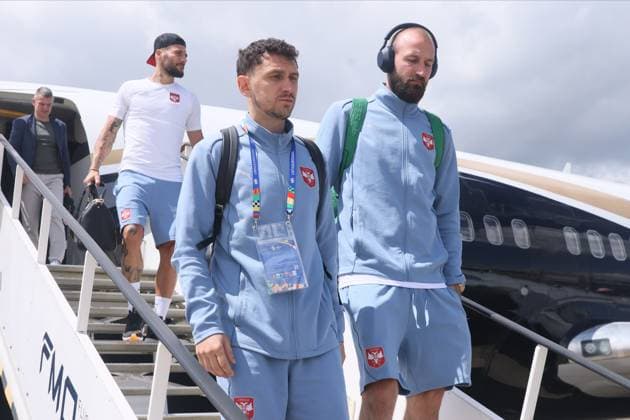 SERBIA FOOTBALL TEAM MILOS VELJKOVIC i SERGEJ MILINKOVIC SAVIC fudbaleri reprezentacije Srbije dolazak pred utakmicu UEFA Evropskog prvenstva 2024 godine protiv Engleske aerodrom Minster Osnabrik, Minster 15.06.2024. godine Foto: Fudbal, Reprezentacija, Srbija, UEFA Evropsko prvenstvo, EURO 2024FOOTBALL, SERBIA, UEFA European Championship, EM, Europameisterschaft EURO 2024 Muenster Muenster Osnabrueck airport Germany Copyright: xMarkoxMetlas xMNxPressx