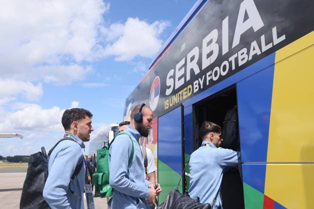 SERBIA FOOTBALL TEAM MILOS VELJKOVIC, SERGEJ MILINKOVIC SAVIC, VELJKO BIRMANCEVIC fudbaleri reprezentacije Srbije dolazak pred utakmicu UEFA Evropskog prvenstva 2024 godine protiv Engleske aerodrom Minster Osnabrik, Minster 15.06.2024. godine Foto: Fudbal, Reprezentacija, Srbija, UEFA Evropsko prvenstvo, EURO 2024FOOTBALL, SERBIA, UEFA European Championship, EM, Europameisterschaft EURO 2024 Muenster Muenster Osnabrueck airport Germany Copyright: xMarkoxMetlas xMNxPressx