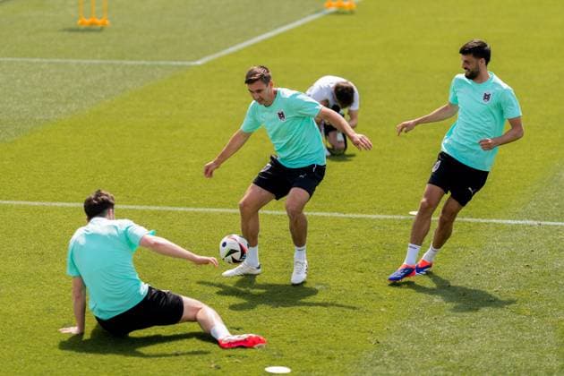 SOCCER - UEFA EURO, EM, Europameisterschaft,Fussball 2024 BERLIN,GERMANY,16.JUN.24 - SOCCER -UEFA EURO 2024, training Team AUT. Image shows Maximilian Woeber and Florian Grillitsch (AUT).  GEPAxpictures xJohannesxFriedl