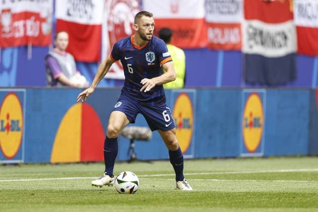 HAMBURG, Volkspark Stadium ,16-06-2024 , European Football Championship Euro2024, Group stage match no.7 between Poland and Netherlands. Netherlands player Stefan de Vrij Poland - Netherlands (Euro2024)  x25505754x Copyright: