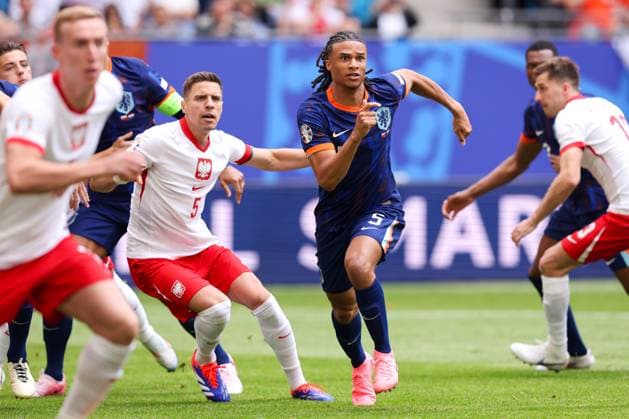 2024-06-16 Poland v Netherlands - Group D - UEFA EURO, EM, Europameisterschaft,Fussball 2024 HAMBURG, GERMANY - JUNE 16: Jan Bednarek of Poland and Nathan Ake of the Netherlands during the Group D - UEFA EURO 2024 match between Poland and Netherlands at Volksparkstadion on June 16, 2024 in Hamburg, Germany. (Photo by Peter Lous BSR Agency) Hamburg Germany Content not available for redistribution in The Netherlands directly or indirectly through any third parties. Copyright: xBSRxAgencyx