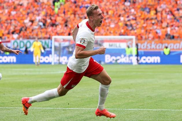 Bartosz Bereszynski of Poland celebrates scoring a goal for their side to make it 1-0 Poland v Netherlands, UEFA European Championship, EM, Europameisterschaft 2024, Group D, Football, Volksparkstadion, Hamburg, Germany, 16 Jun 2024 EDITORIAL USE ONLY No use with unauthorised audio, video, data, fixture lists, club league logos or live services. Online in-match use limited to 120 images, no video emulation. No use in betting, games or single club league player publications. Copyright: xMattxWest Shutterstockx 14539367bh