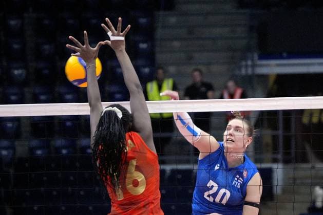 Volleyball, Frauen, CEV European Silver League, Finale, Finnland - Portugal Yasmine Madsen (R) of Finland spikes the ball against Raissa Cassama of Portugal during the 2024 CEV Women s Volleyball European Silver League final match between Finland and Portugal in Tampere, Finland, on June 16, 2024. Tampere Finland LKFTVX20240616161358AHIM  Copyright: xKallexParkkinenx LKFTVX20240616161358AHIM