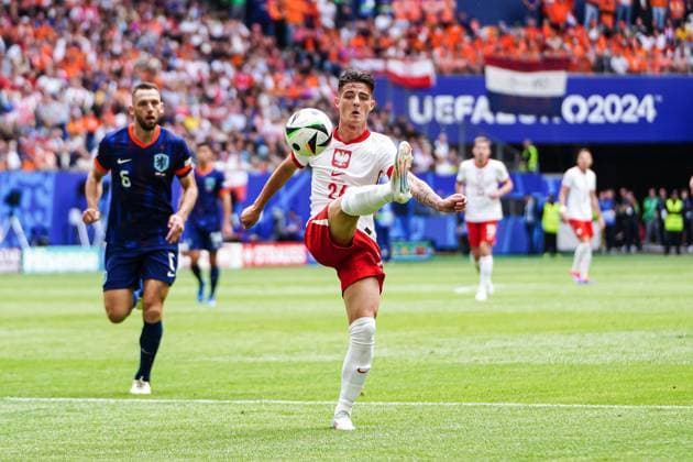 Kacper Urbanski (Polen, 26) GER, Polen vs. Niederlande, Fussball Europameisterschaft, UEFA EURO, EM, Europameisterschaft,Fussball 2024, Spieltag 1, 16.06.2024 GER, Polen vs. Niederlande, Fussball Europameisterschaft, UEFA Euro 2024, Spieltag 1, 16.06.2024 Hamburg Copyright: xEibner-Pressefoto MarcelxvonxFehrnx EP_MFN