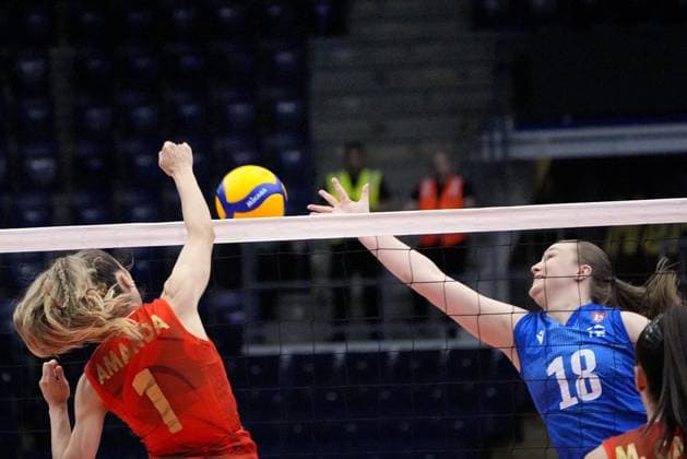 Volleyball, Frauen, CEV European Silver League, Finale, Finnland - Portugal Taija Tikka (R) of Finland defends against Amanda Cavalcanti of Portugal during the 2024 CEV Women s Volleyball European Silver League final match between Finland and Portugal in Tampere, Finland, on June 16, 2024. Tampere Finland LKFTVX20240616161936NSCU  Copyright: xKallexParkkinenx LKFTVX20240616161936NSCU