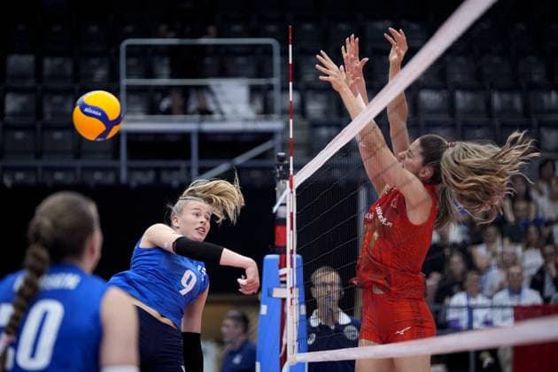 Volleyball, Frauen, CEV European Silver League, Finale, Finnland - Portugal Ada Aronen (L) of Finland vies with Amanda Cavalcanti of Portugal during the 2024 CEV Women s Volleyball European Silver League final match between Finland and Portugal in Tampere, Finland, on June 16, 2024. Tampere Finland LKFTVX20240616155403GFSI  Copyright: xKallexParkkinenx LKFTVX20240616155403GFSI