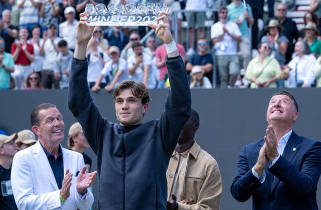 BossOpen 2024 Champion Jack Draper (GBR). xettx, Deutschland, Stuttgart, 16.06.2024, Tennis, Boss Open, 2024, Finale, J.Draper (GBR) - M.Berrettini (ITA), TC Weissenhof, Center Court Foto: A2 Bildagentur Peter Hartenfelser
