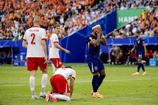 HAMBURG - Memphis Depay of Holland during the UEFA EURO, EM, Europameisterschaft,Fussball 2024 group D match between Poland and the Netherlands at Volksparkstadion on June 16, 2024 in Hamburg, Germany. ANP KOEN VAN WEEL UEFA EURO 2024 2024 xVIxANPxSportx xxANPxIVx 501238806 originalFilename: 501238806.jpg