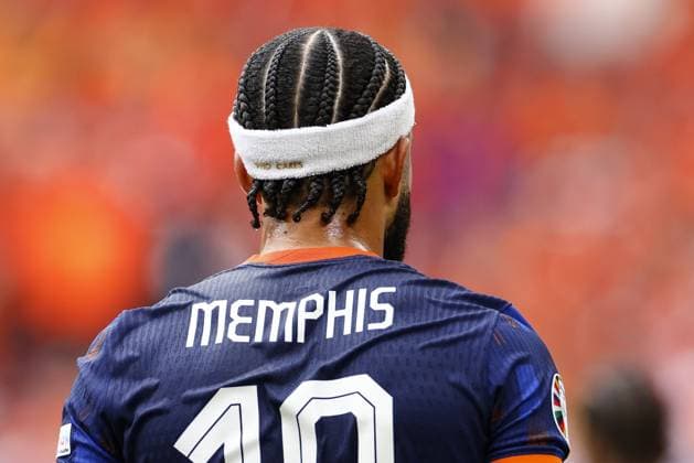 HAMBURG, Volkspark Stadium ,16-06-2024 , European Football Championship Euro2024, Group stage match no.7 between Poland and Netherlands. Netherlands player Memphis Depay text who cares on band Poland - Netherlands (Euro2024)  x25506747x Copyright: