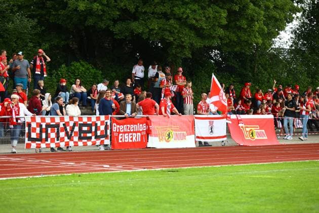 Fussball I Frauen I Aufstiegsspiel 2. Bundesliga I SV Henstedt-Ulzburg - 1.FC Union Berlin I 16.06.2024 Fans von 1. FC Union Berlin Frauen Henstedt-Ulzburg Beckersbergstadion Schleswig-Holstein Deutschland Copyright: xLobeca RHx