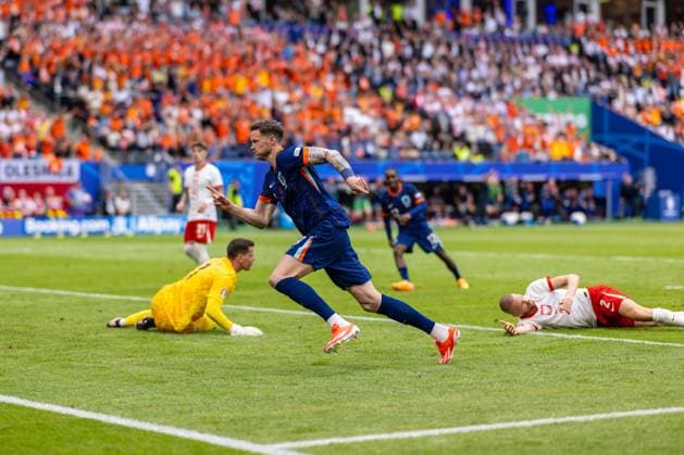 Fussball Hamburg 16.06.2024 UEFA EURO, EM, Europameisterschaft,Fussball 2024 Europameisterschaft Vorrunde Polen (POL) - Niederlande (NED) Jubel nach dem Tor zum 1:2 durch Wout Weghorst (Niederlande, No.09)