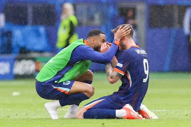 Nathan AkÃ (Netherlands) und Wout Weghorst (Netherlands) jubeln, UEFA EURO, EM, Europameisterschaft,Fussball 2024 - Group D, Poland vs Netherlands, Volksparkstadion Hamburg, 16.06.2024, Hamburg, Deutschland.