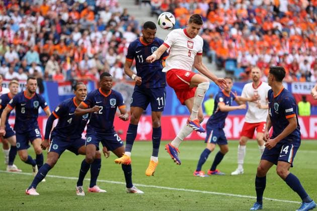 HAMBURG 16.06.2024 MECZ I RUNDA GRUPA D MISTRZOSTW EUROPY 2024: POLSKA - HOLANDIA --- FIRST ROUND GROUP D UEFA EURO, EM, Europameisterschaft,Fussball 2024 MATCH: POLAND - THE NETHERLANDS CODY GAKPO JAN BEDNAREK FOT. PIOTR KUCZA FOTOPYK NEWSPIX.PL --- Newspix.pl  240616PYK0142