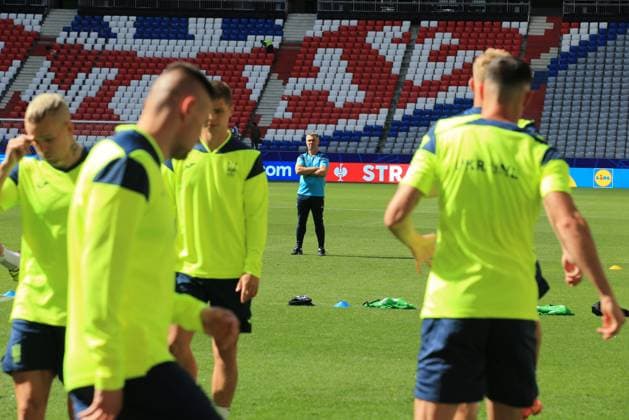 EURO 2024, Nationalteam Ukraine, Training EURO 2024 GERMANY UEFA FOOTBALL Pierre Teyssot MAXPPP ; EURO 2024 GERMANY UEFA FOOTBALL. Munich, Germany on June 16, 2024. Ukraine Team with leader Viktor Tsygankov and trainer Serhiy Rebrov (c) on trainings one day ahead of the match vs Romania. Pierre Teyssot Maxppp Munich Allianz Arena Munich Stadium Bavaria Germany  Copyright: xMAXPPPxPierrexTeyssotx PT1_6593 PT1_6593