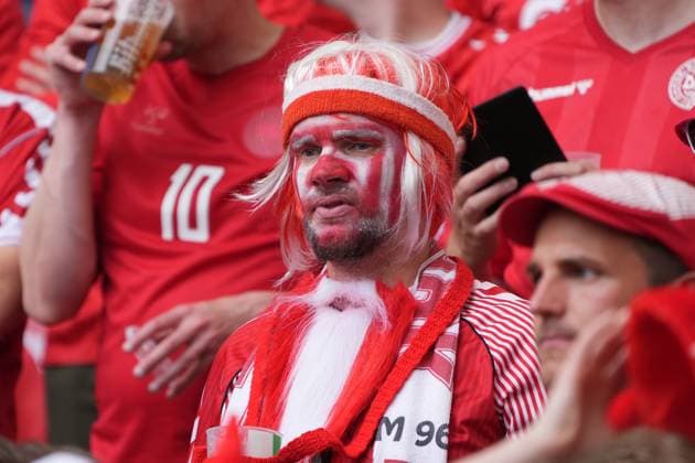 Dänische Fans - Stuttgart 16.06.2024: Dänemark vs. Slowenien, EURO2024 M6, Gruppe C, EM-Arena Stuttgart