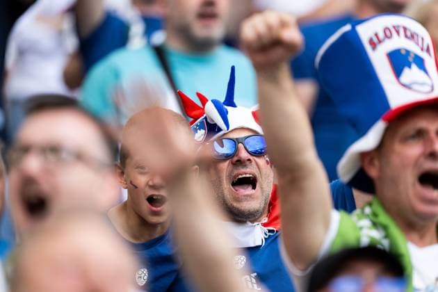 240616 Fans of Slovenia ahead of the UEFA EURO, EM, Europameisterschaft,Fussball 2024 Football Championship match between Slovenia and Denmark on June 16, 2024 in Stuttgart. Photo: Mathias Bergeld BILDBYRAN kod MB MB0936 fotboll football soccer fotball fotbolls-em europamästerskap em uefa euro uefa european football championship euro 2024 slovenien slovenia danmark denmark bbeng publik Copyright: MATHIASxBERGELD BB240616MB025