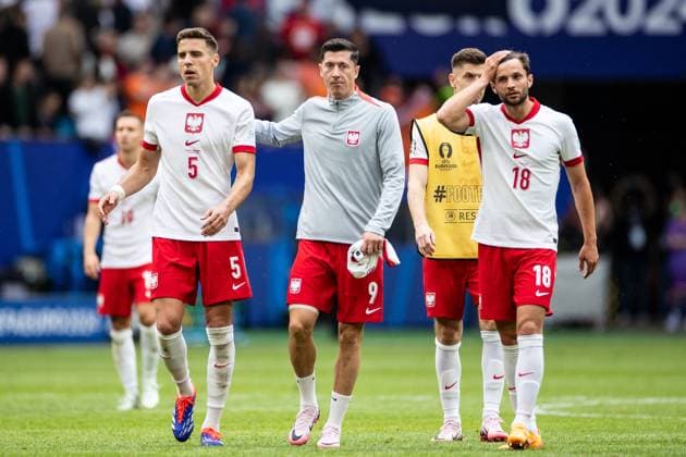 UEFA EURO, EM, Europameisterschaft,Fussball 2024: Polen - Niederlande; 16.06.2024 Bartosz Bereszynski (Polen, 18), Robert Lewandowski (Polen, 9), Jan Bednarek (Polen, 5) UEFA EURO 2024: Polen - Niederlande; Volksparkstadion, Hamburg; 16.06.2024 Copyright: xBEAUTIFULxSPORTS Buriakovx
