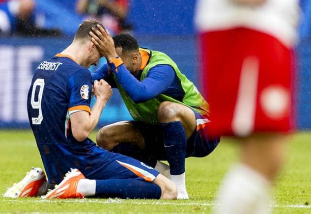 HAMBURG - Wout Weghorst and Cody Gakpo after the UEFA EURO, EM, Europameisterschaft,Fussball 2024 group D match between Poland and the Netherlands at the Volksparkstadion on June 16, 2024 in Hamburg, Germany. ANP KOEN VAN WEEL UEFA EURO 2024 2024 xVIxANPxSportx xxANPxIVx 501245325 originalFilename: 501245325.jpg