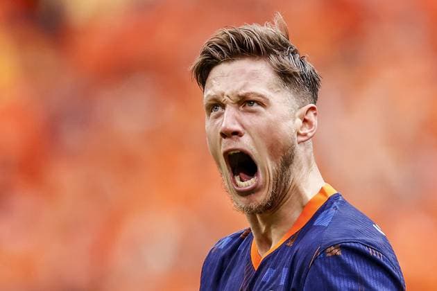 HAMBURG - Wout Weghorst of Holland celebrates the 1-2 during the UEFA EURO, EM, Europameisterschaft,Fussball 2024 group D match between Poland and the Netherlands at the Volksparkstadion on June 16, 2024 in Hamburg, Germany. ANP MAURICE VAN STEEN UEFA EURO 2024 2024 xVIxANPxSportx xxANPxIVx 501246565 originalFilename: 501246565.jpg