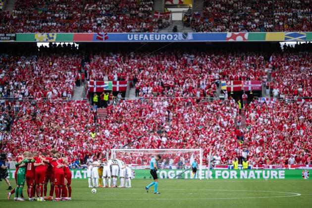 240616 Players of Denmark gather in front of fans ahead of the UEFA EURO, EM, Europameisterschaft,Fussball 2024 Football Championship match between Slovenia and Denmark on June 16, 2024 in Stuttgart. Photo: Mathias Bergeld BILDBYRAN kod MB MB0936 fotboll football soccer fotball fotbolls-em europamästerskap em uefa euro uefa european football championship euro 2024 slovenien slovenia danmark denmark bbeng publik Copyright: MATHIASxBERGELD BB240616MB030