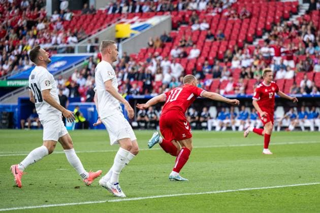 240616 Christian Eriksen of Denmark celebrates after 0-1 during the UEFA EURO, EM, Europameisterschaft,Fussball 2024 Football Championship match between Slovenia and Denmark on June 16, 2024 in Stuttgart. Photo: Mathias Bergeld BILDBYRAN kod MB MB0936 fotboll football soccer fotball fotbolls-em europamästerskap em uefa euro uefa european football championship euro 2024 slovenien slovenia danmark denmark bbeng jubel Copyright: MATHIASxBERGELD BB240616MB048