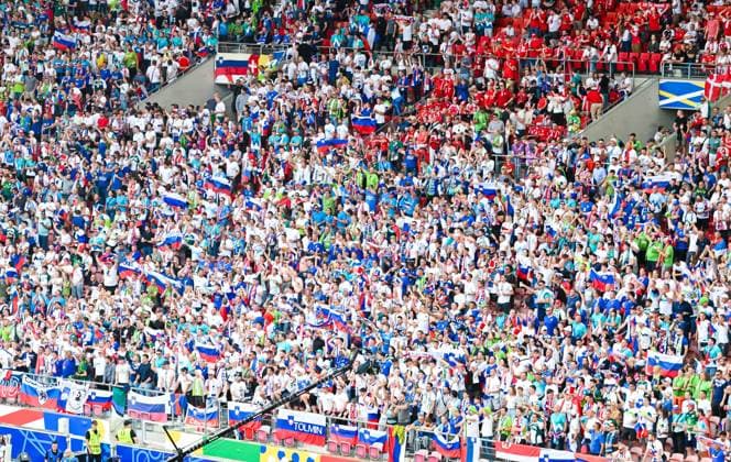 Fans von Slowenien feuern ihr Team an waehrend des Spiels der UEFA EURO, EM, Europameisterschaft,Fussball 2024 - Gruppe C zwischen Slowenien und Dänemark, Arena Stuttgart am 16. June 2024 in Stuttgart, Deutschland. (Foto von ) Fans of Slovenia cheer for their team during the UEFA EURO 2024 - Group C match between Slovenia and Denmark at Arena Stuttgart on June 16, 2024 in Stuttgart, Germany. (Photo by ) Defodi-0581864228st