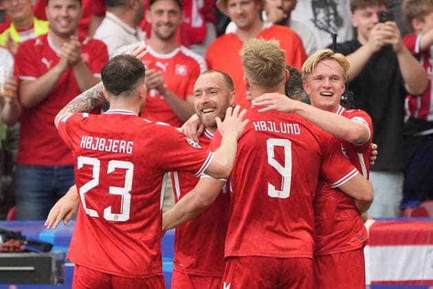 celebrate the goal, Torjubel zum 1:0 Christian Eriksen (Dänemark, Denmark, 10) - Stuttgart 16.06.2024: Dänemark vs. Slowenien, EURO2024 M6, Gruppe C, EM-Arena Stuttgart