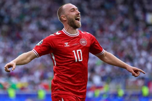 Fußball UEFA EURO, EM, Europameisterschaft,Fussball 2024 Gruppenphase 1. Spieltag Slowenien - Dänemark am 16.06.2024 in der Stuttgart Arena in Stuttgart Torjubel Jubel zum 0:1 durch Christian Eriksen ( Dänemark )