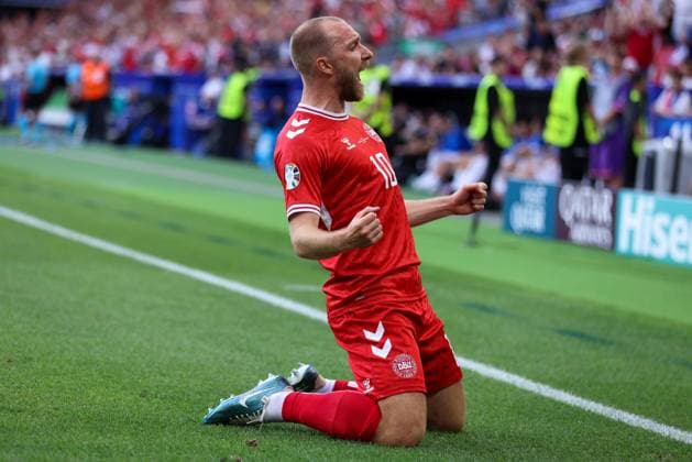 Fußball UEFA EURO, EM, Europameisterschaft,Fussball 2024 Gruppenphase 1. Spieltag Slowenien - Dänemark am 16.06.2024 in der Stuttgart Arena in Stuttgart Torjubel Jubel zum 0:1 durch Christian Eriksen ( Dänemark )