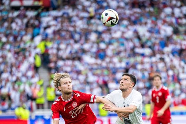 240616 Morten Hjulmand of Denmark and Erik Janza of Slovenia during the UEFA EURO, EM, Europameisterschaft,Fussball 2024 Football Championship match between Slovenia and Denmark on June 16, 2024 in Stuttgart. Photo: Mathias Bergeld BILDBYRAN kod MB MB0936 fotboll football soccer fotball fotbolls-em europamästerskap em uefa euro uefa european football championship euro 2024 slovenien slovenia danmark denmark bbeng Copyright: MATHIASxBERGELD BB240616MB071