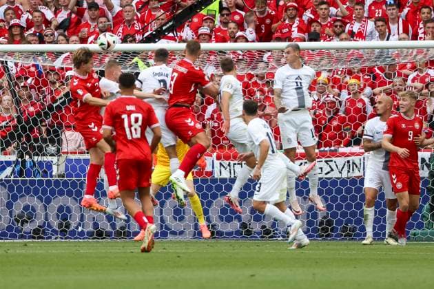 Strafraumscene Slowenien , Fussball, UEFA , Europa Meisterschaft, (Gruppe C) 2024, Slowenien vs. Daenemark, 16.06.2024, Stuttgart Arena, Stuttgart, Deutschland Stuttgart Stuttgart Arena Baden-Wuerttemberg Deutschland Copyright: xGrantxHubbsx