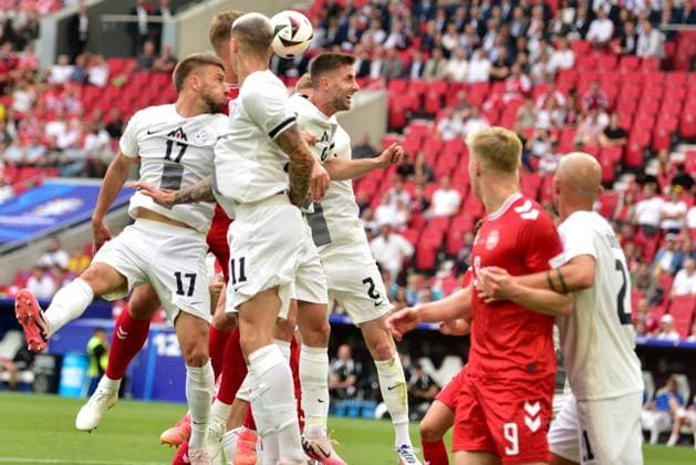 Stuttgart, Germany, June 16st 2024: Benjamin Sesko of Slovenia (2L) in action during the UEFA EURO, EM, Europameisterschaft,Fussball 2024 football match between Slovenia and Denmark at Stuttgart Arena, Stuttgart, Germany. (Igor Kupljenik SPP) Copyright: xIgorxKupljenikx xSPPx spp-en-IgKuSp-MMT_9562