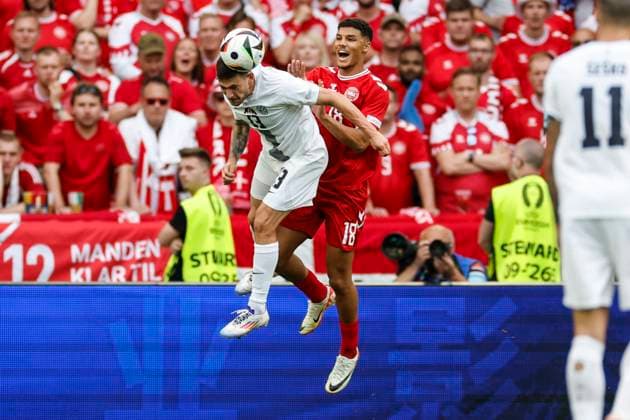 16.06.2024, Fussball, Europameisterschaft, Slovenia - Denmark, GER, Stuttgart, Football Arena, Bild: v. li. David Brekalo (Slovenia, 23), Alexander Bah (Denmark, 18), Action, duels, fighting for the ball, Copyright: HMBxMedia xHeikoxBecker