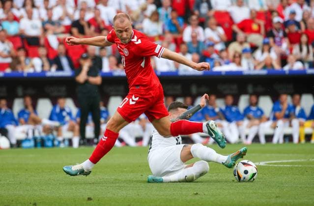 BAU 16.06.2024 Stuttgart Fußball EM 2024 Slowenien vs. Dänemark, oben Christian Eriksen (DEN)