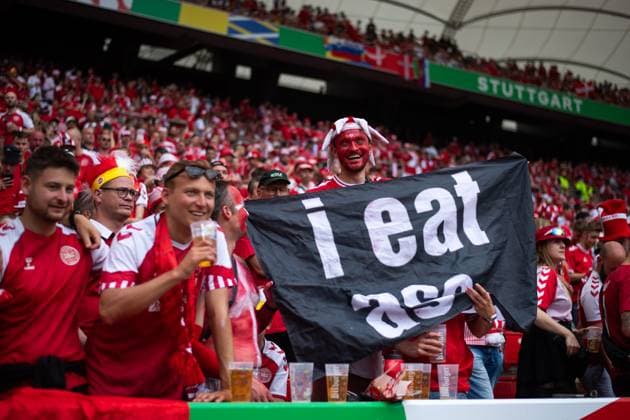 Sport Bilder des Tages Fans von Dänemark, GER, Slovenia (SVN) vs Denmark (DEN), Fussball Europameisterschaft, UEFA EURO, EM, Europameisterschaft,Fussball 2024, Gruppe C, 1. Spieltag, 16.06.2024 GER, Slovenia (SVN) vs Denmark (DEN), Fussball Europameisterschaft, UEFA EURO 2024, Gruppe C, 1. Spieltag, 16.06.2024 Stuttgart Copyright: xEibner-Pressefoto Memmlerx EP_MMR
