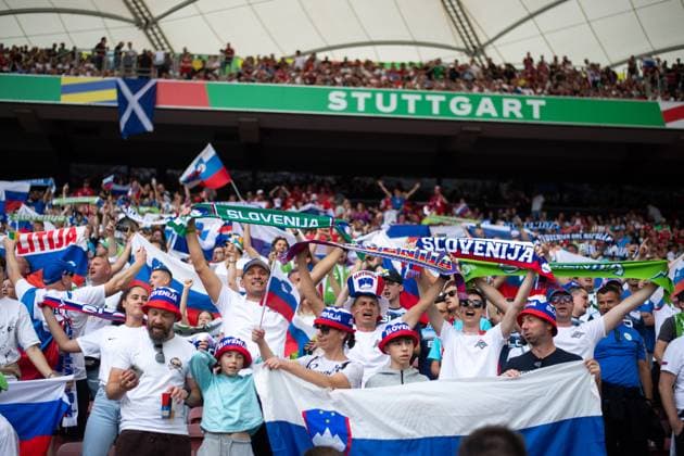 Fans von Slowenien, GER, Slovenia (SVN) vs Denmark (DEN), Fussball Europameisterschaft, UEFA EURO, EM, Europameisterschaft,Fussball 2024, Gruppe C, 1. Spieltag, 16.06.2024 GER, Slovenia (SVN) vs Denmark (DEN), Fussball Europameisterschaft, UEFA EURO 2024, Gruppe C, 1. Spieltag, 16.06.2024 Stuttgart Copyright: xEibner-Pressefoto Memmlerx EP_MMR