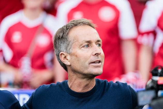 UEFA EURO 2024: Slowenien - Dänemark; 16.06.2024 Kasper Hjulmand (Cheftrainer, Trainer Dänemark) während der Hymne UEFA EURO 2024: Slowenien - Dänemark; Stuttgart Arena, Stuttgart am 16.06.2024 Copyright: xBEAUTIFULxSPORTS Wunderlx