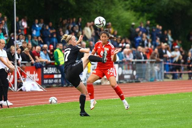 Fussball I Frauen I Aufstiegsspiel 2. Bundesliga I SV Henstedt-Ulzburg - 1.FC Union Berlin I 16.06.2024 Jennifer Michel (77, SV Henstedt-Ulzburg) Fatma Sakar (24, 1. FC Union Berlin Frauen) Henstedt-Ulzburg Beckersbergstadion Schleswig-Holstein Deutschland Copyright: xLobeca RHx