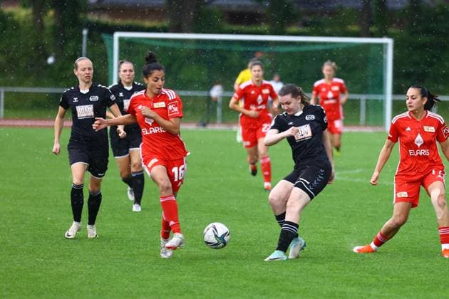 Fussball I Frauen I Aufstiegsspiel 2. Bundesliga I SV Henstedt-Ulzburg - 1.FC Union Berlin I 16.06.2024 Sarah Abu Sabbah (16, 1. FC Union Berlin Frauen) Liv Rike Fuß (21, SV Henstedt-Ulzburg) Henstedt-Ulzburg Beckersbergstadion Schleswig-Holstein Deutschland Copyright: xLobeca RHx