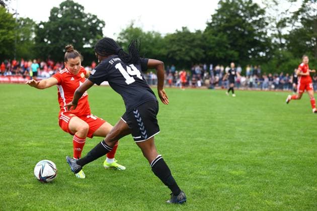 Fussball I Frauen I Aufstiegsspiel 2. Bundesliga I SV Henstedt-Ulzburg - 1.FC Union Berlin I 16.06.2024 Charleen Niesler (18, 1. FC Union Berlin Frauen) Dissy Jeanne Ragouena (14, SV Henstedt-Ulzburg) Henstedt-Ulzburg Beckersbergstadion Schleswig-Holstein Deutschland Copyright: xLobeca RHx