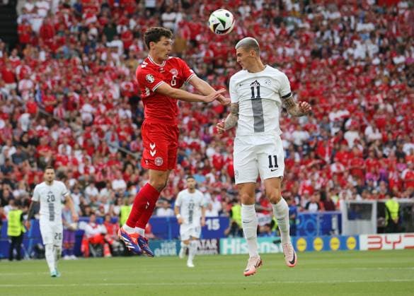 BAU 16.06.2024 Stuttgart Fußball EM 2024 Slowenien vs. Dänemark, v.l. Andreas Christensen (DEN), Benjamin Å eÅ¡ko (SLO)